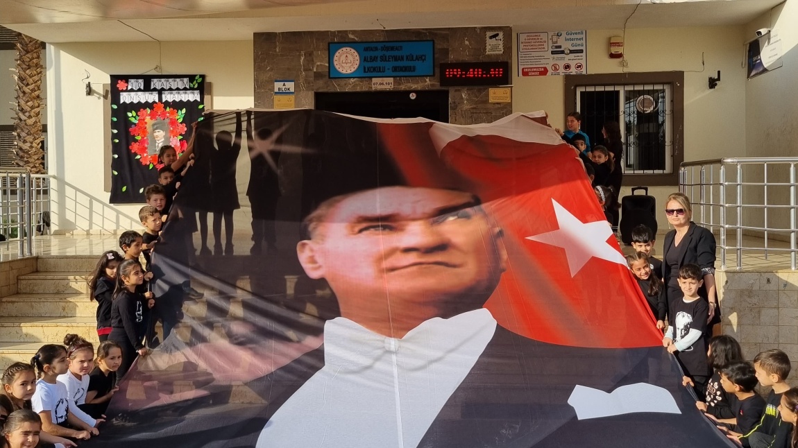 Ebediyete intikal eden cumhuriyetimizin kurucusu Mustafa Kemal Atatürk’ü 85. ölüm yıldönümünde okulumuzda törenle andık